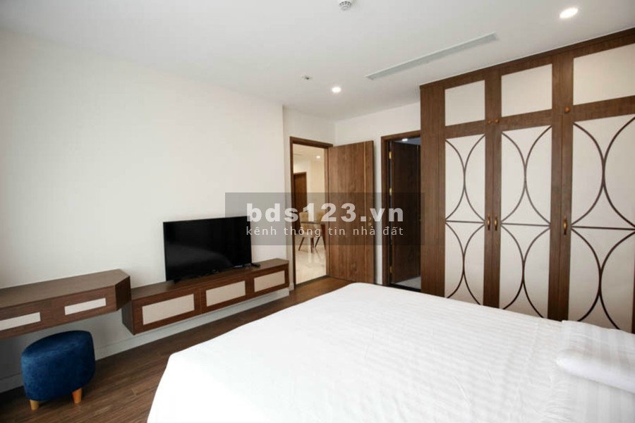 Cần bán căn hộ ở CC Rivera Park - 69 Vũ Trọng Phụng, 72m2 có 2 PN 2 WC, nhà mới 100%. LH E Linh ạ