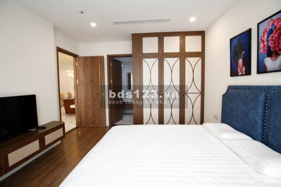 Cần bán căn hộ ở CC Rivera Park - 69 Vũ Trọng Phụng, 72m2 có 2 PN 2 WC, nhà mới 100%. LH E Linh ạ