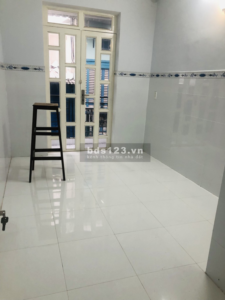 Chỉ còn 15 ngày thôi nhà Cao Văn Lầu Quận 6 giá cho thuê 09 triệu/tháng, hẻm ba gác lớn