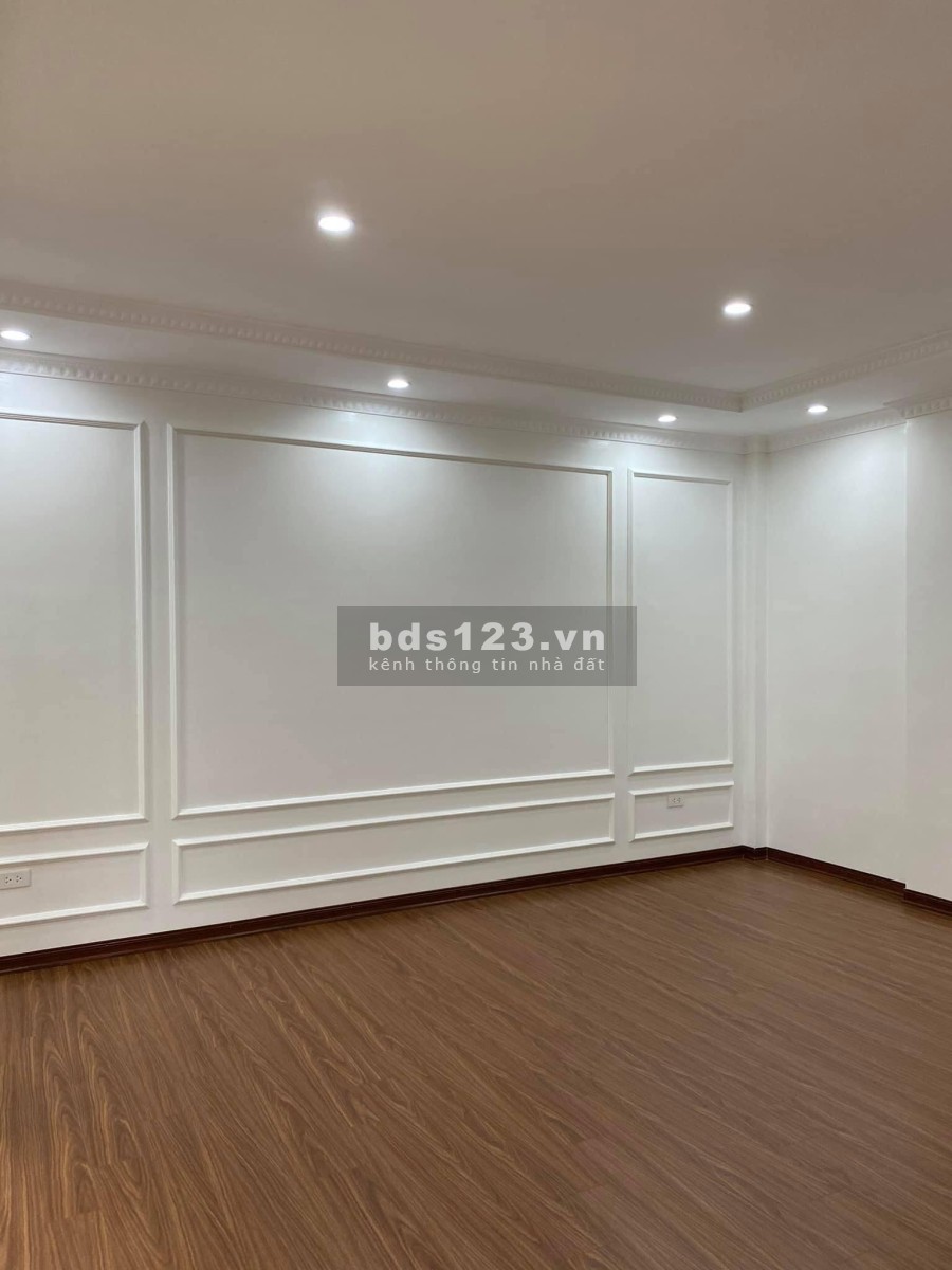 Bán gấp nhà diện tích 34m2, 4 tầng đúc, mặt tiền 3m, giá bán 3.9 tỷ, ô tô đỗ cửa, đẹp lung linh