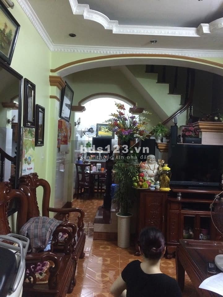 Cần bán nhà ở Đống Đa, cạnh hồ Đắc Di diện tích sử 35m2, 4 tầng, giá bán 5.5 tỷ, sổ sẵn