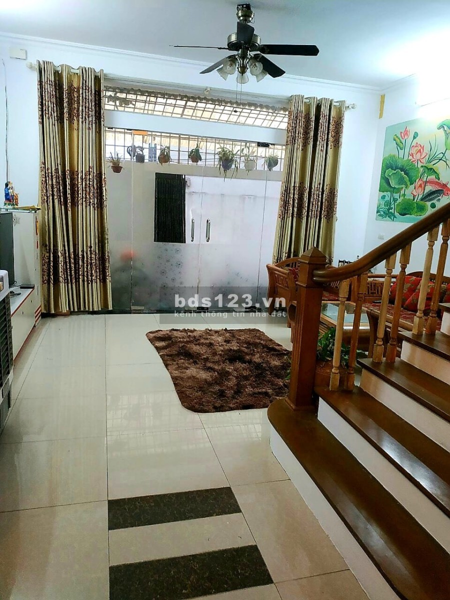 Nhà nguyên căn cần bán tại Giang Biên, Long Biên, dtsd 63m2, 4 tầng, nhỉnh 3 tỷ, lh 0911910586