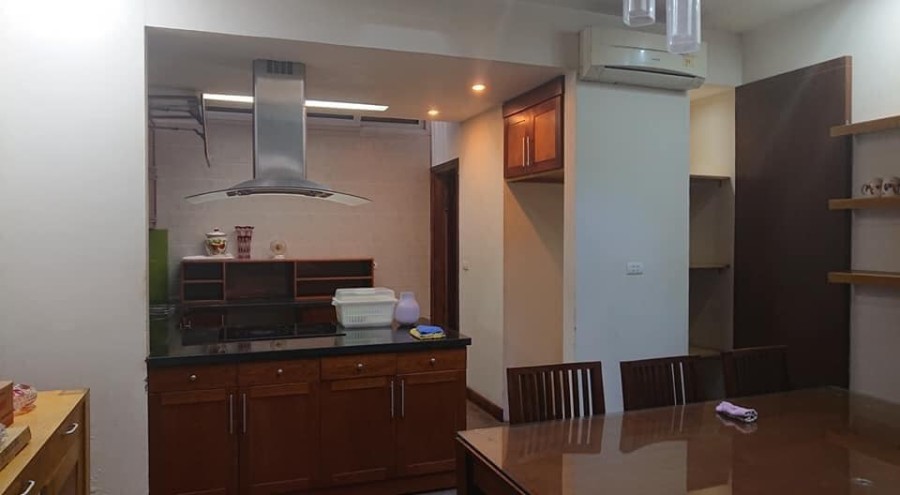 Nhà nguyên căn 4 tầng đúc Ngọc Thụy cạnh Ao Lão dtsd 40m2, giá bán 3.7 tỷ ngõ thông