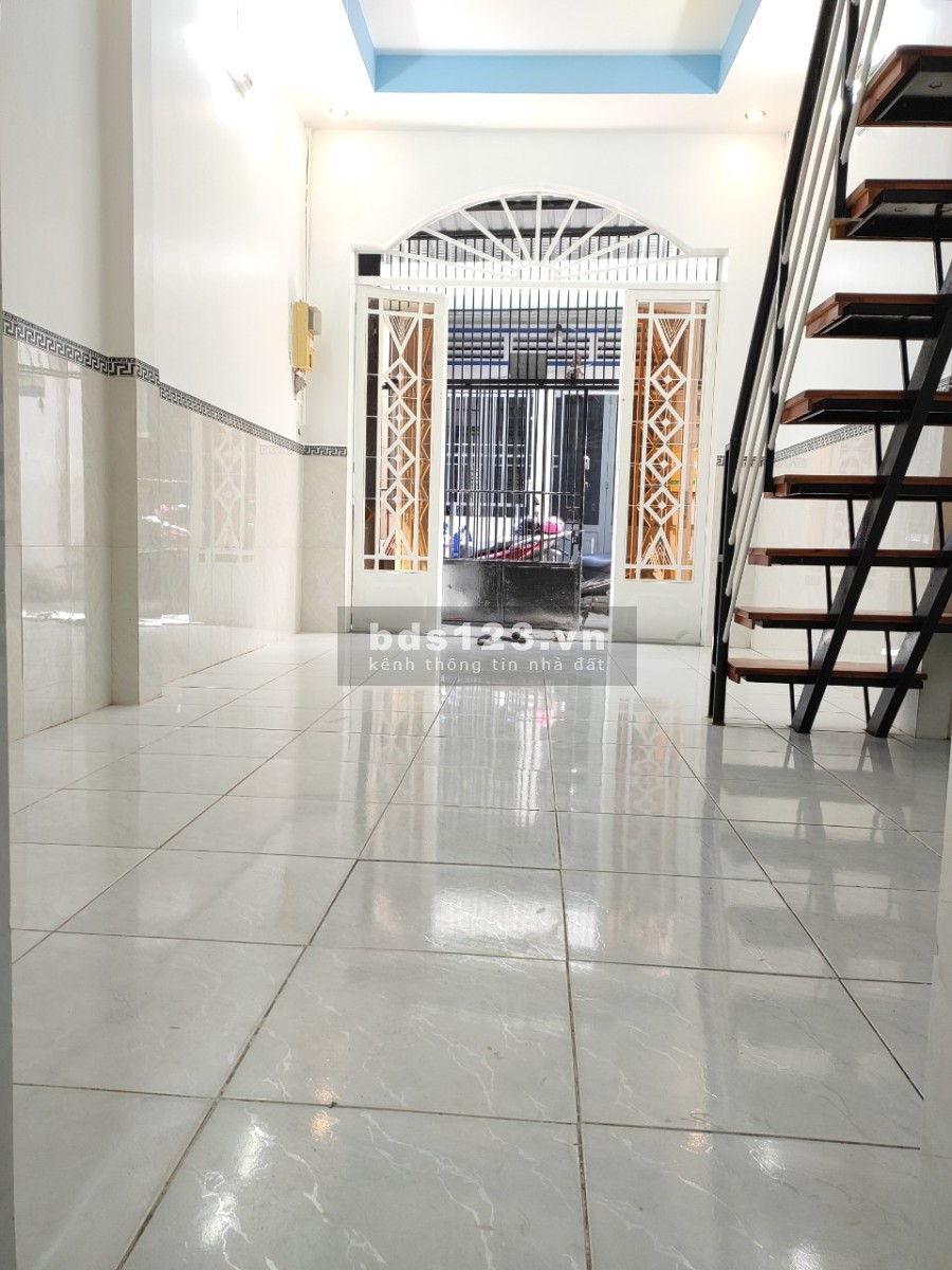 Bán nhà Tân Phú diện tích sử dụng 3.2 x 9 ( 2pn 2wc ) ban công rộng sổ hồng riêng đầy đủ