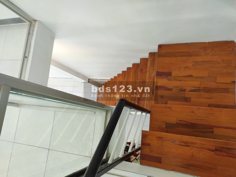 Bán nhà Tân Phú diện tích sử dụng 3.2 x 9 ( 2pn 2wc ) ban công rộng sổ hồng riêng đầy đủ