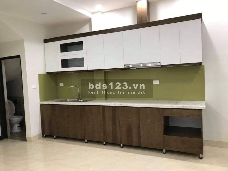 Bán gấp nhà Bồ Đề 31m2, xây 5 tầng mặt tiền rộng 5m50 Giá có 2 tỷ 8