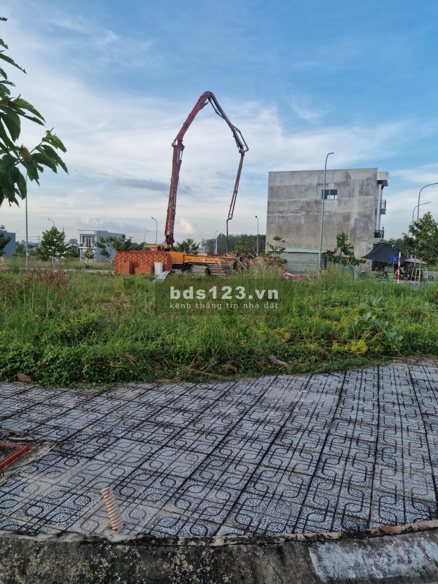 Bán gấp lô đất nền khu công nghiệp VISIP 2 đã có sổ hồng liên hệ xem đất 0389558553