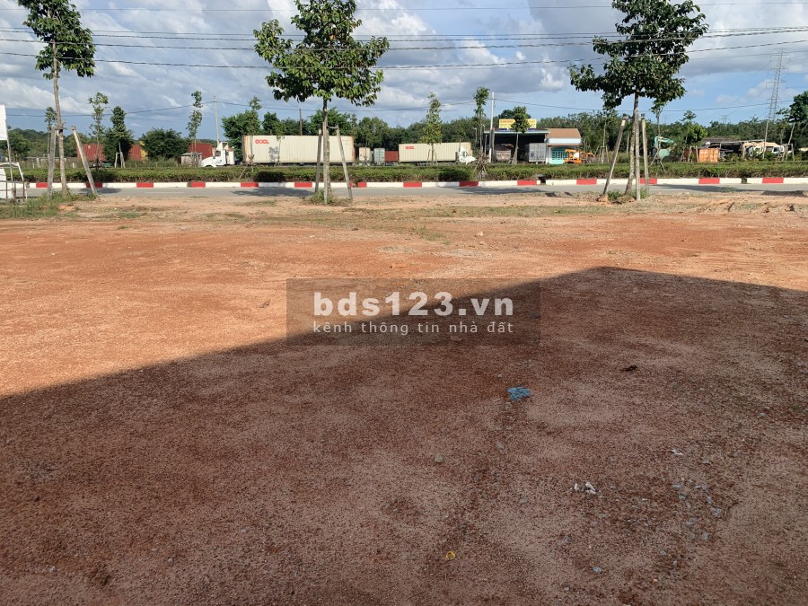 Đất của gia đình chính chủ cần bán giá 12.7 triệu/m2 pháp lý chuẩn, vị trí đẹp, xe vào tận đất