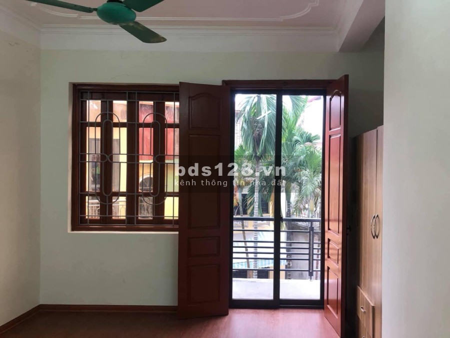 Cần bán căn nhà 4 tầng Hào Nam Quận Đống Đa dtsd 35m2, mặt tiền 4,5m giá bán 4,2 tỷ