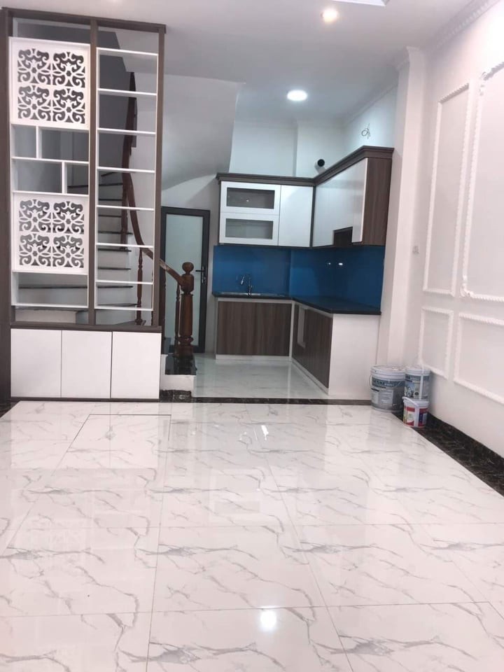 Nhỉnh 2 tỷ sở hữu ngay nhà đẹp phố Giảng Võ, 5 tầng đúc bê tông kiên cố, sổ đẹp vuông vắn