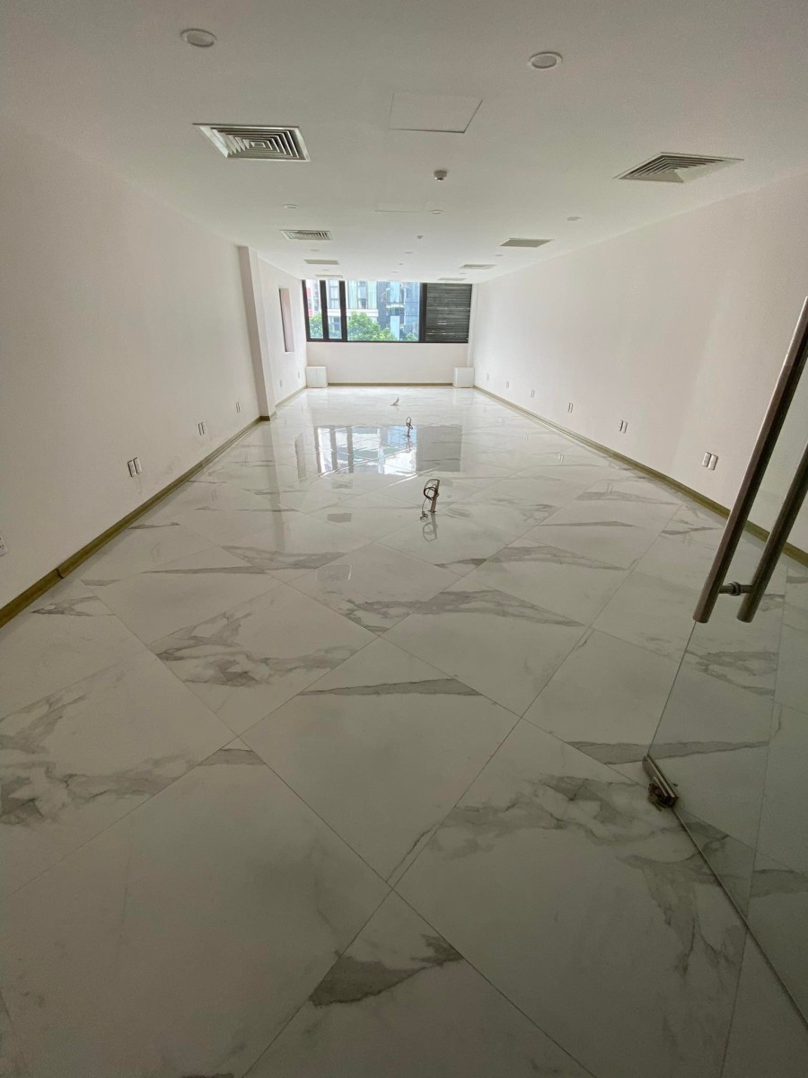 Cho thuê nhà mặt phố 100m2 x 6tầng, có thang máy, vị trí trung tâm, sầm uất. Liên Hệ: 0868.938.911