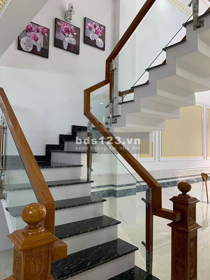 Bán gấp nhà 4 Tầng mới, HXH đường Lâm Thị Hố, Tân Chánh Hiệp Q12, SHR, DT 60 m2, chỉ 5.2 tỷ