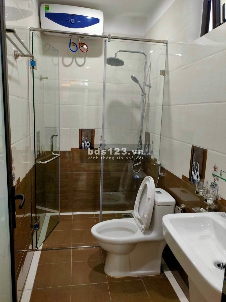 Bán gấp nhà Mỹ Đình, lô góc nhà đẹp sang trọng, gần phố đúc 5 tầng thoáng, sổ đỏ vuông vắn
