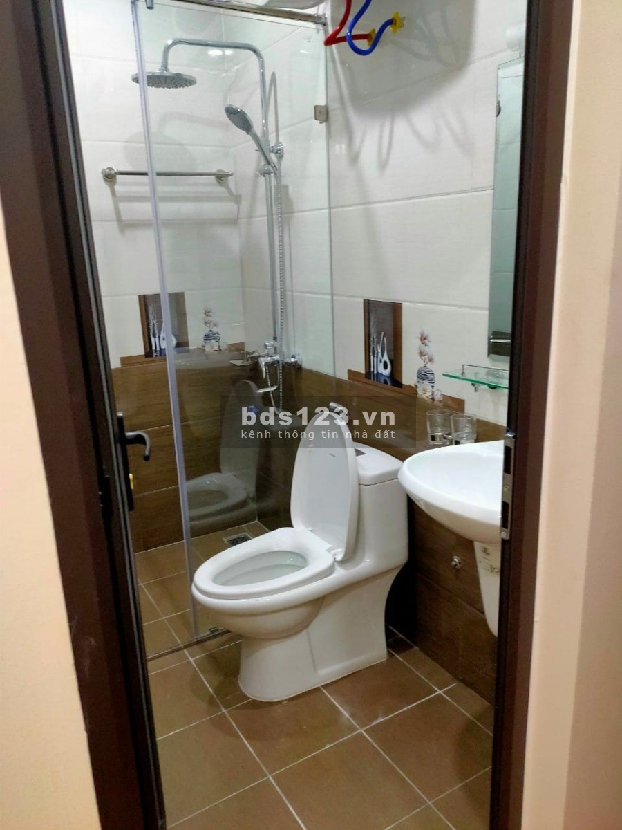 Bán gấp nhà Mỹ Đình, lô góc nhà đẹp sang trọng, gần phố đúc 5 tầng thoáng, sổ đỏ vuông vắn