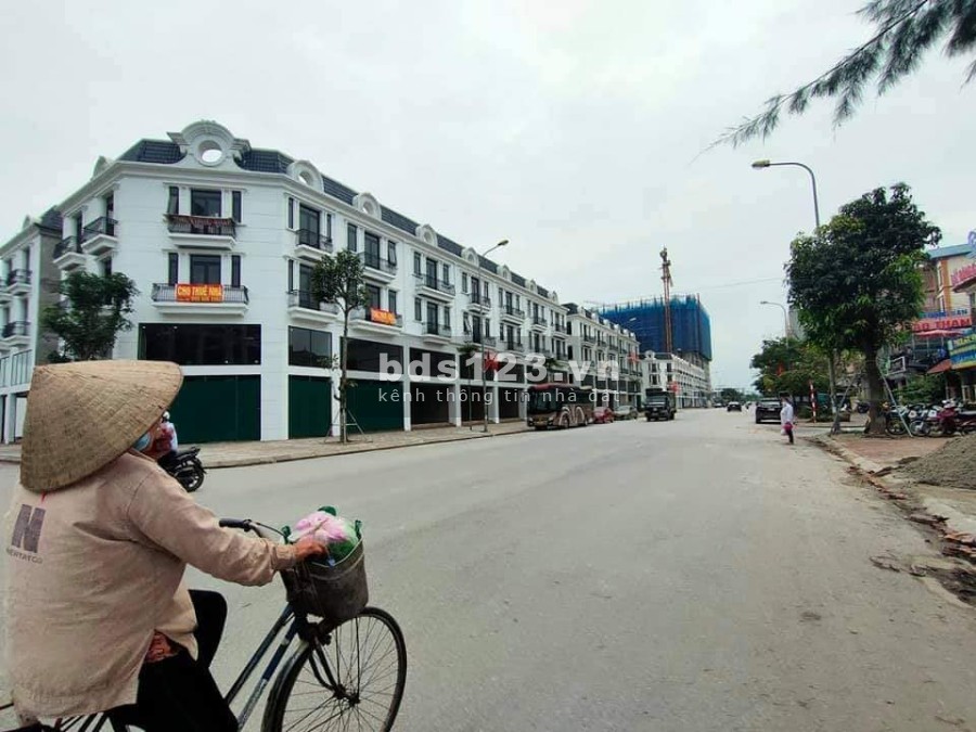 Bán nhà thị trấn Trâu Quỳ Gia Lâm dtsd 72m2, ô tô vào nà nhỉnh 4 tỷ, liên hệ 0911910586