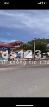 Cần bán gấp lô đất có sẵn sổ mặt tiền 20m, cạnh trường học quận 9, kinh doanh rất tốt.