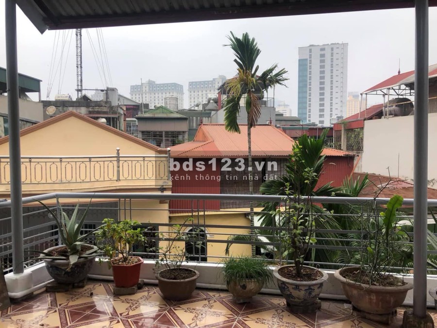 Cần bán căn nhà 4 tầng Hào Nam Quận Đống Đa dtsd 35m2, mặt tiền 4,5m giá bán 4,2 tỷ