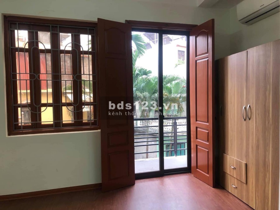 Cần bán căn nhà 4 tầng Hào Nam Quận Đống Đa dtsd 35m2, mặt tiền 4,5m giá bán 4,2 tỷ
