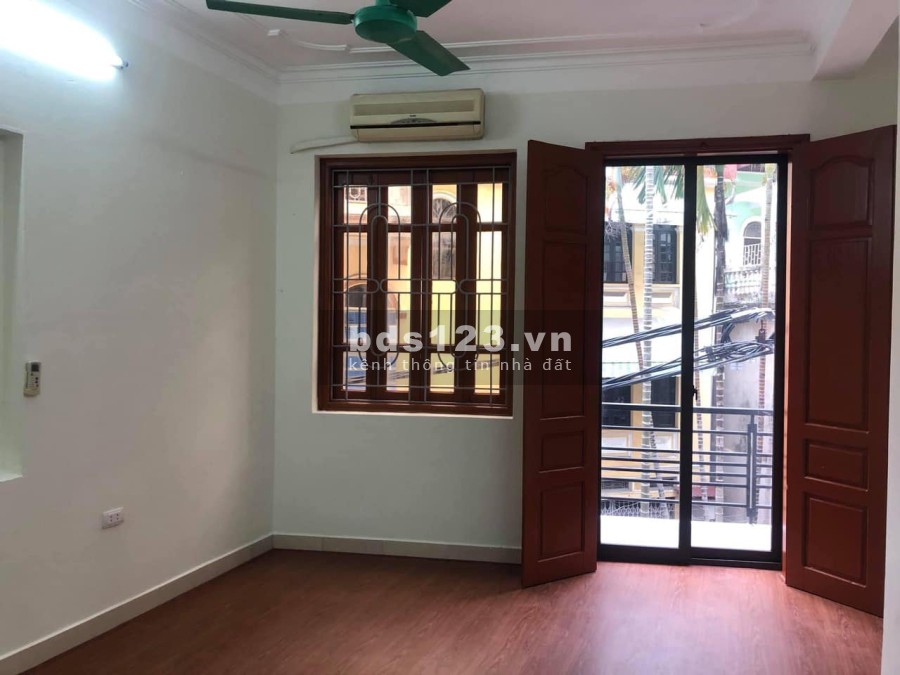 Cần bán căn nhà 4 tầng Hào Nam Quận Đống Đa dtsd 35m2, mặt tiền 4,5m giá bán 4,2 tỷ