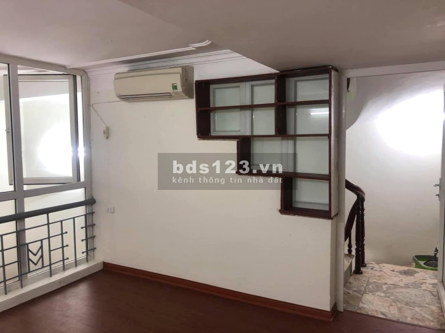 Cần bán căn nhà 4 tầng Hào Nam Quận Đống Đa dtsd 35m2, mặt tiền 4,5m giá bán 4,2 tỷ