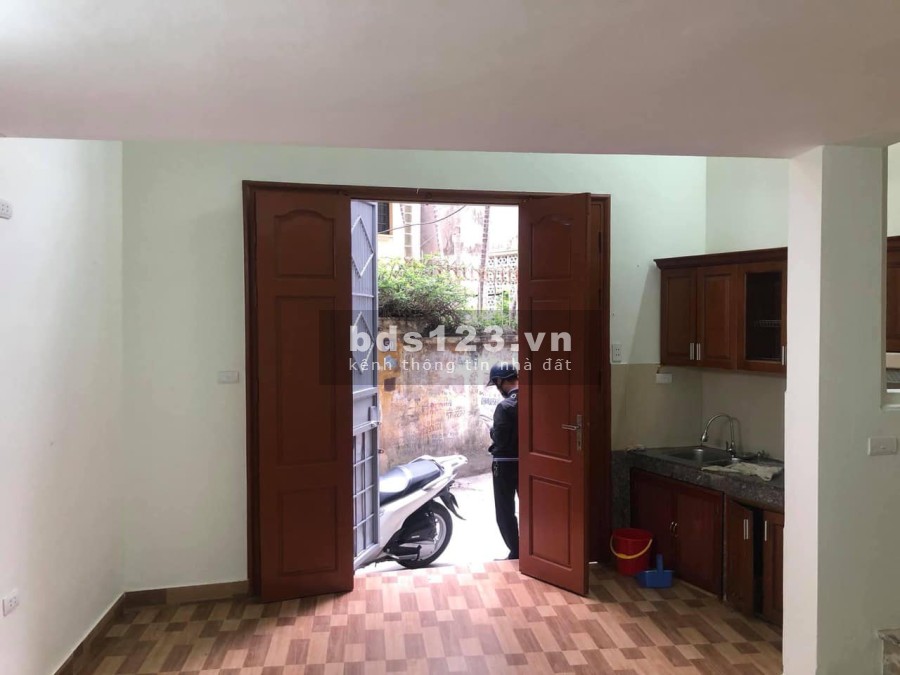 Cần bán căn nhà 4 tầng Hào Nam Quận Đống Đa dtsd 35m2, mặt tiền 4,5m giá bán 4,2 tỷ