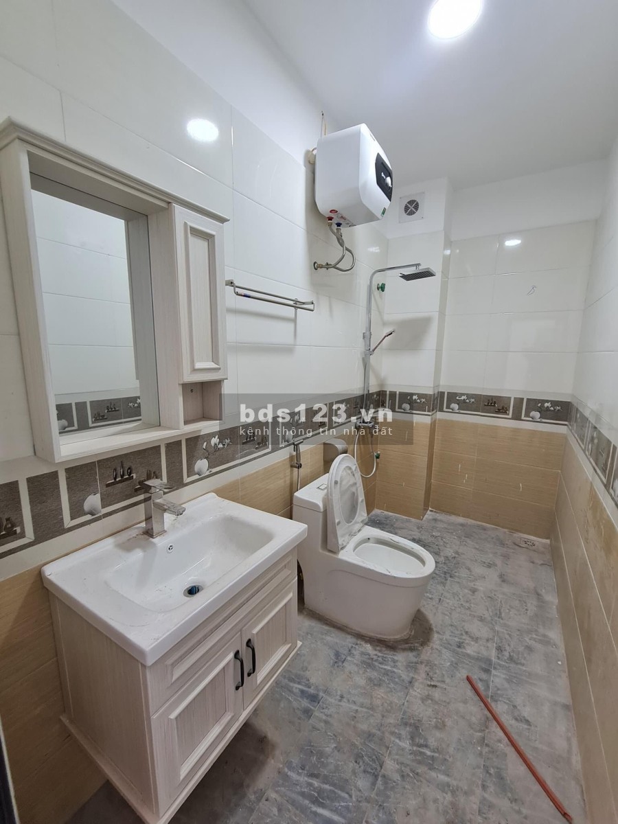 Bán nhà nguyên căn phố Phạm Văn Đồng hàng nhỏ, nhỏ tiền, diện tích 35m2, giá 2.9 tỷ