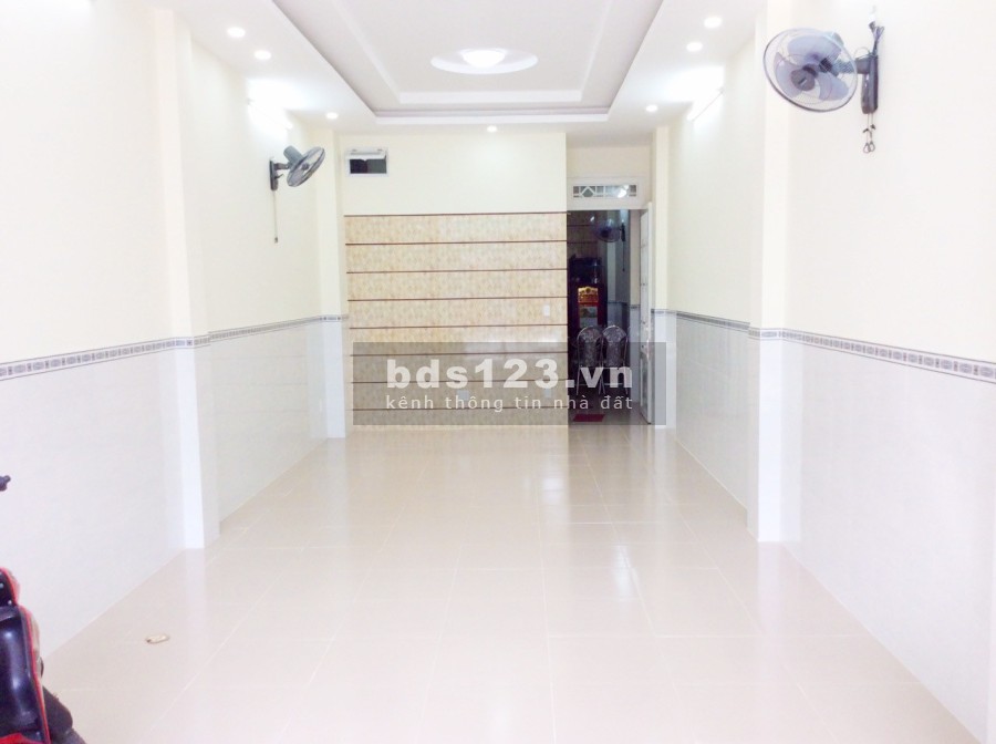 Cho thuê mặt bằng mặt tiền đường Tân Quý, khu sầm uất (4m x 12m = 48m2, có wc riêng)