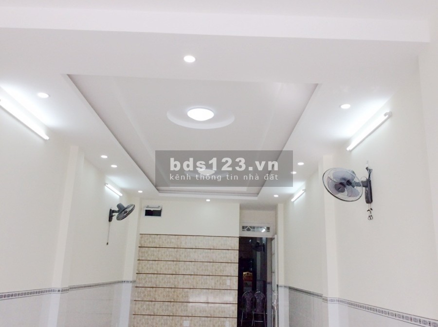 Cho thuê mặt bằng mặt tiền đường Tân Quý, khu sầm uất (4m x 12m = 48m2, có wc riêng)