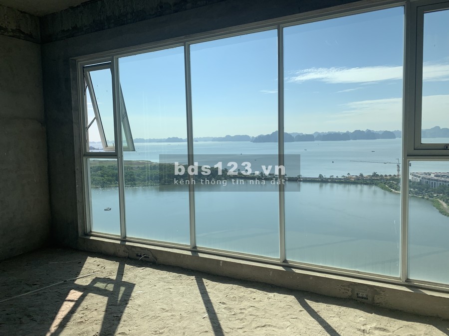 Cần bán căn penthouse view Vịnh Hạ Long hơn 200m2, giá 16-24 triệu/m2, pháp lý chuẩn