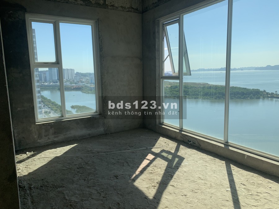 Cần bán căn penthouse view Vịnh Hạ Long hơn 200m2, giá 16-24 triệu/m2, pháp lý chuẩn