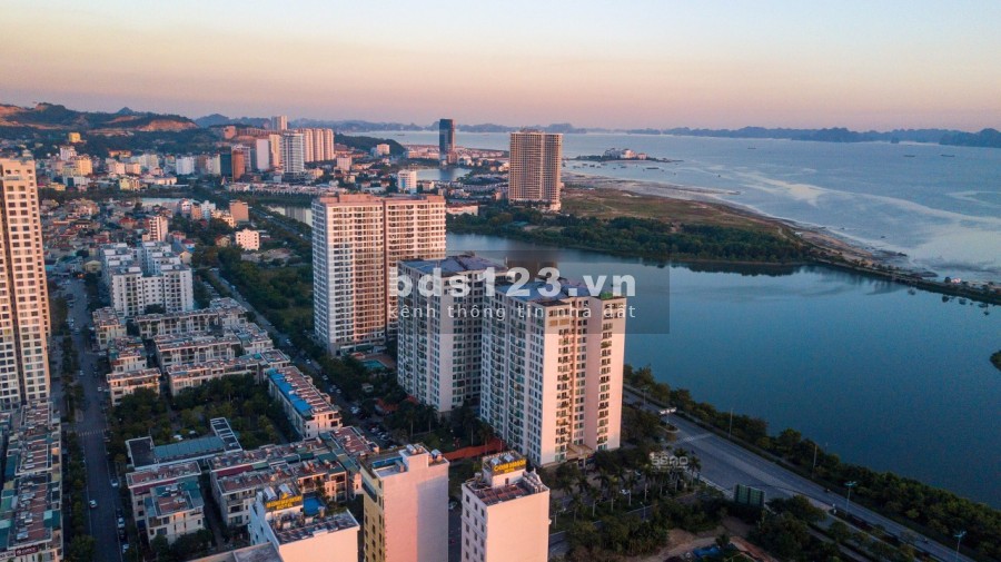 Cần bán căn penthouse view Vịnh Hạ Long hơn 200m2, giá 16-24 triệu/m2, pháp lý chuẩn