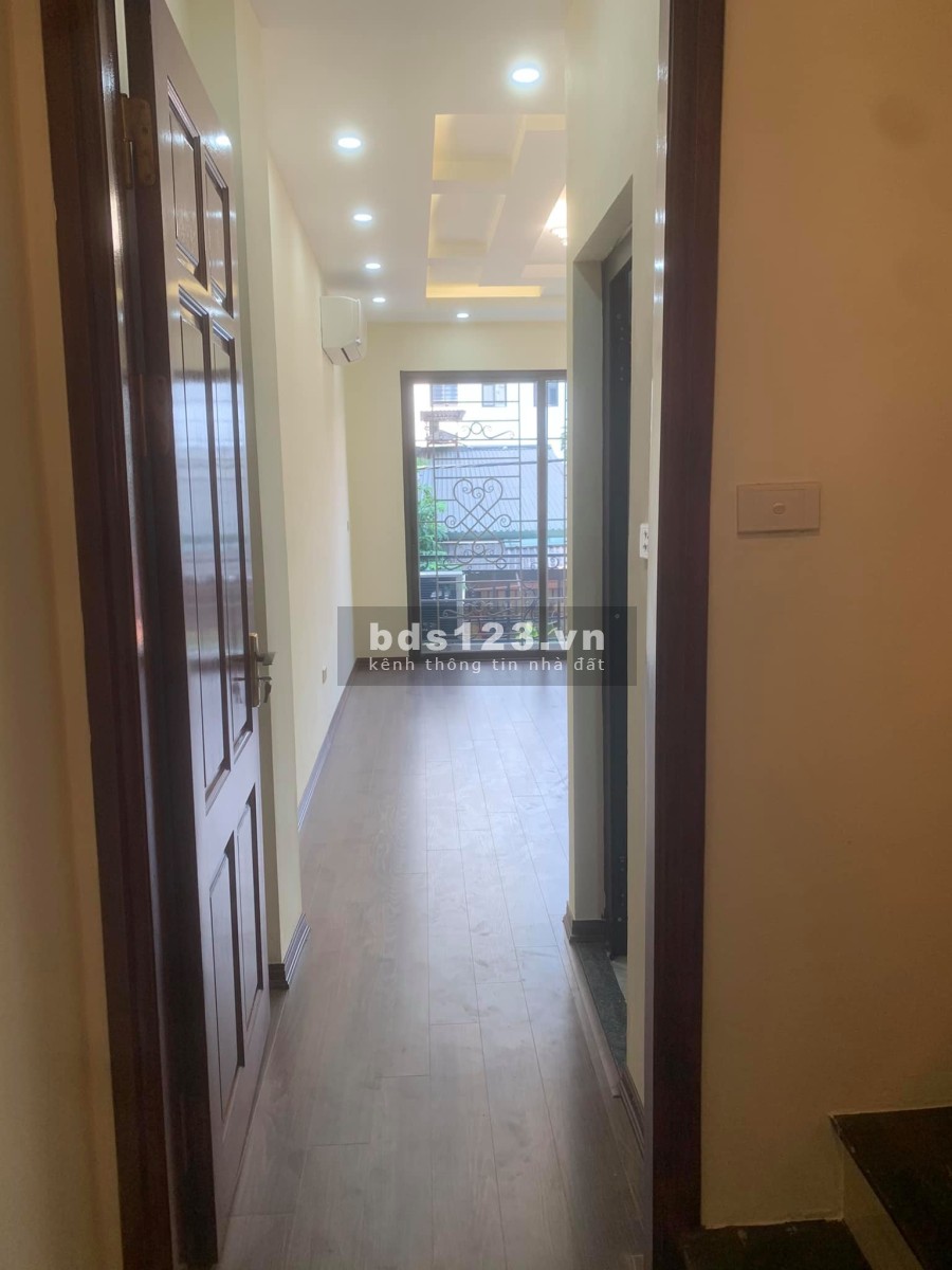 Cần bán gấp diện tích 30m2 đúc kiên cố 5 tầng mặt tiền 3.3m chỉ có 4.3 tỷ, Quang Trung Hà Đông