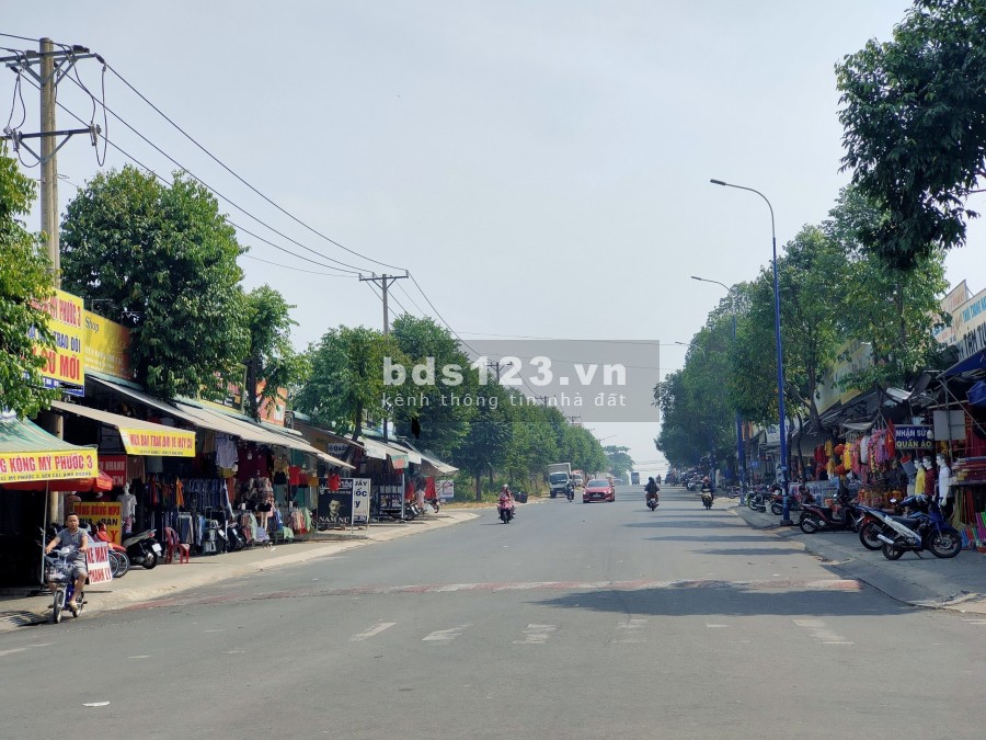 Sang gấp lô góc 2 mặt tiền gần chợ, đường nhựa giá bán 1ty3 tiện kinh doanh, xây trọ