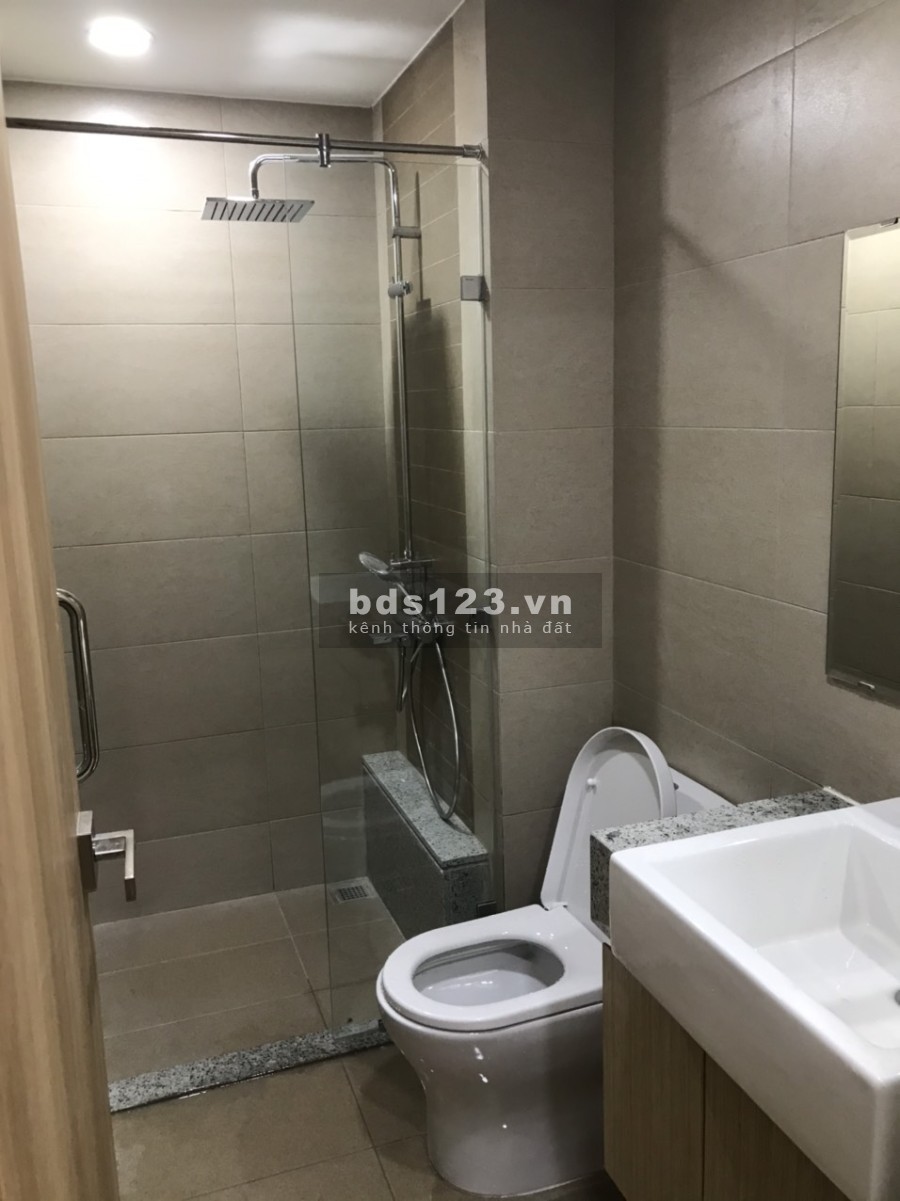Cho thuê nội thất cơ bản khu Emerald dự án Celadon City 2pn giá 10.5 triệu/tháng