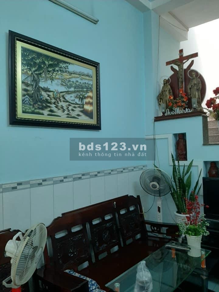 Chính chủ bán gấp nhà đường xe tải 2 tầng ngay trung tâm Cách Mạng Tháng 8 P12 Quận 10