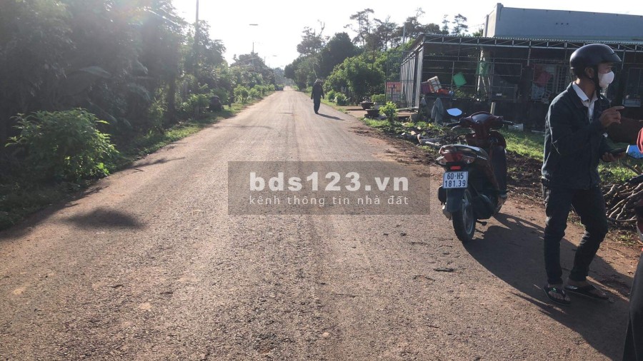 Đang cần bán lô đất Thành phố Long khánh ngay ngã ba Tân Phong sổ hồng thổ cư riêng