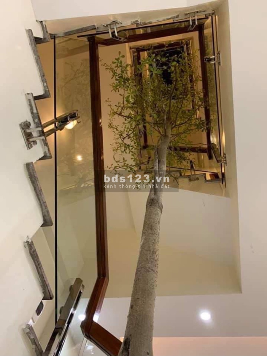 Bán nhà phố Hoa Bằng dt 48m2 5 tầng nhà mới xây đẹp chắc chắn, full nội thất mới tinh