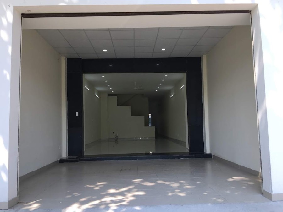 Kẹt cần bán gấp, nhà 3 lầu đường nhựa 62m, ngay chợ, kinh doanh làm văn phòng ngay