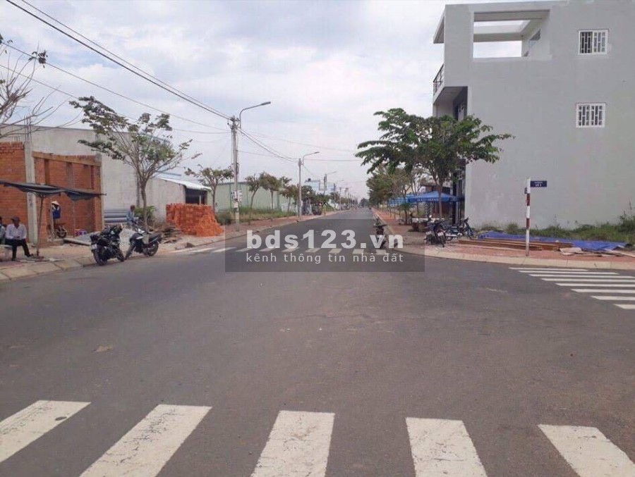 Cần bán gấp lô đất nền khu dân cư đường nhựa 18m chỉ 880tr sổ hồng công chứng liền tay
