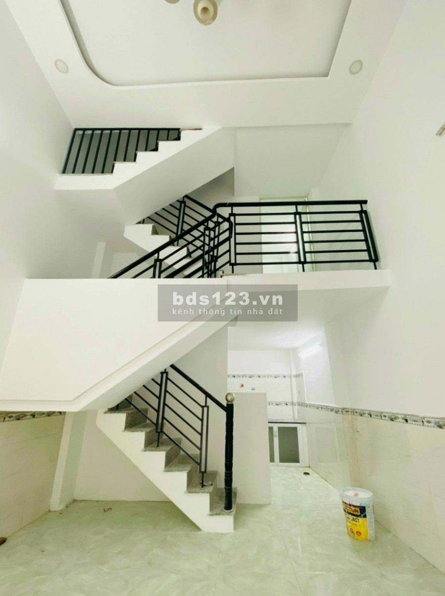 Nhà Lý Thường Kiệt diện tích 21m2, nhà mới 3 tầng, nở hậu, hẻm xe hơi giá chốt 2tỷ600