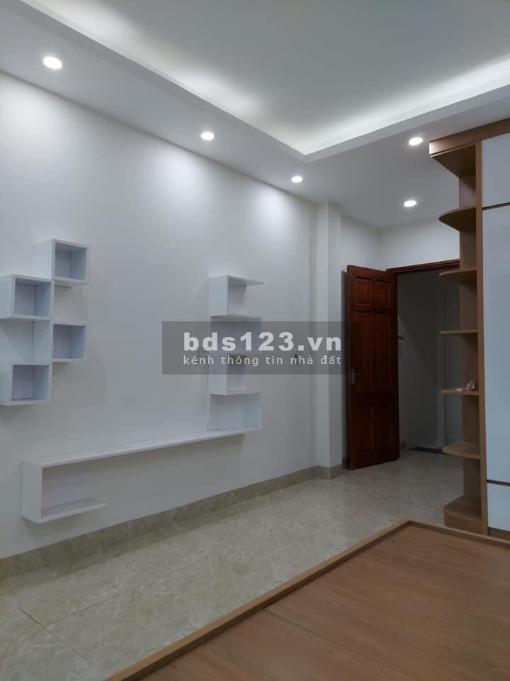 Bán nhà Tây Sơn mặt phố ô tô tránh mặt tiền 5m, giá bán 4.95 tỷ, sổ sẵn bàn giao ngay