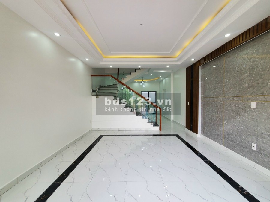 Bán nhà 3 tầng trong ngõ Bùi Thị Từ Nhiên ( cách đường BTN 50m), liên hệ 0866179352