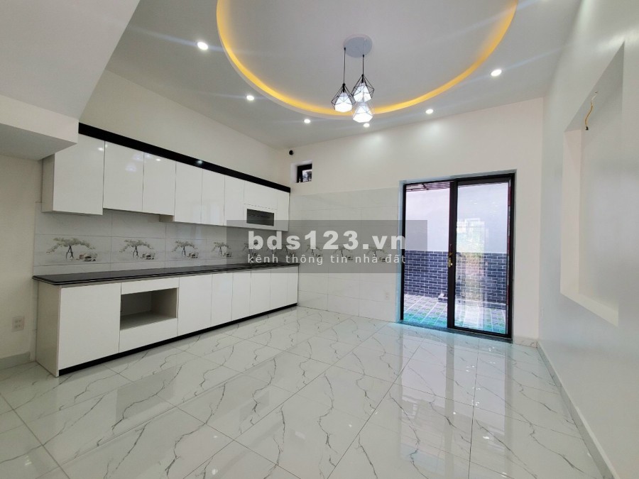 Bán nhà 3 tầng trong ngõ Bùi Thị Từ Nhiên ( cách đường BTN 50m), liên hệ 0866179352