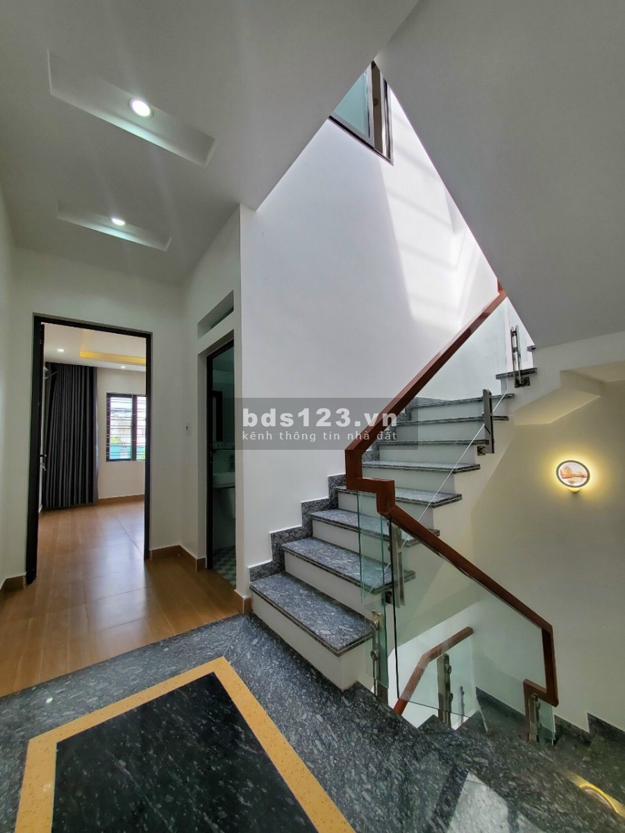Bán nhà 3 tầng trong ngõ Bùi Thị Từ Nhiên ( cách đường BTN 50m), liên hệ 0866179352