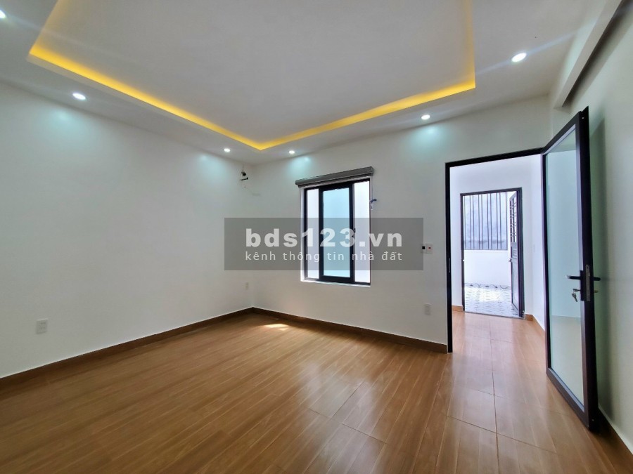 Bán nhà 3 tầng trong ngõ Bùi Thị Từ Nhiên ( cách đường BTN 50m), liên hệ 0866179352