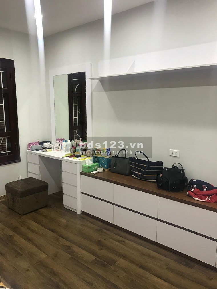 Bán nhà đường 28 Xuân La, ở sướng, dtsd 47m2, 4 tầng, mặt tiền 4.6m, giá 6 tỷ hơn