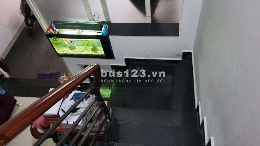 Bán gấp nhà hẻm 149 Lê Thị Riêng, Quận 1, đúc kiên cố 3 tầng, sân thượng, còn mới nguyên