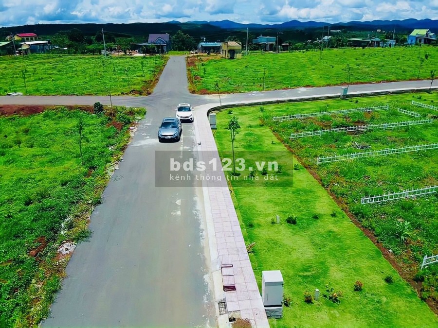 Bán đất mặt tiền Nguyễn Văn Cừ, Bảo Lâm, Bảo Lộc. Giá 6,3 tr/m2, CK 4%, sổ sẵn công chứng ngay.