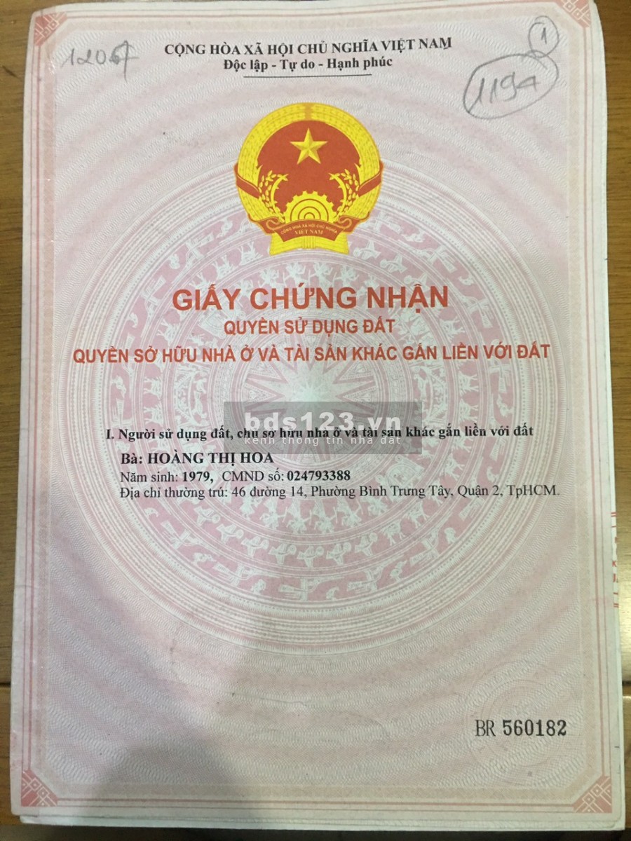 Cần bán gấp nhà mặt tiền 141 m2 hướng Đông Quận 9, SHR, 3PN, 2WC, sân đậu xe hơi