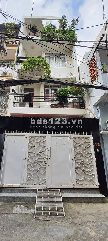 Bán gấp nhà hẻm 149 Lê Thị Riêng, Quận 1, đúc kiên cố 3 tầng, sân thượng, còn mới nguyên
